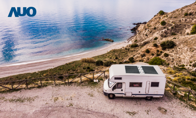 「可撓輕量化太陽光電板SunCurva」使用輕量特殊耐候型複合板取代傳統太陽能板的玻璃前板，不僅降低70%重量，每米平方僅3Kg；具有抗衝擊性能及通過電磁相容性測試，可應用於交通運輸工具，如露營車、遊艇等